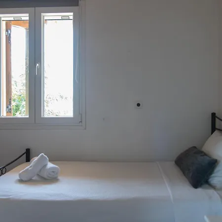 Metaxas House Mikros Gialos